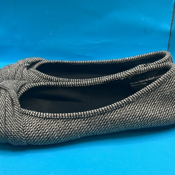 Women’s American Eagle ballet slippers, size 7- black and white - Picture 4 of 7